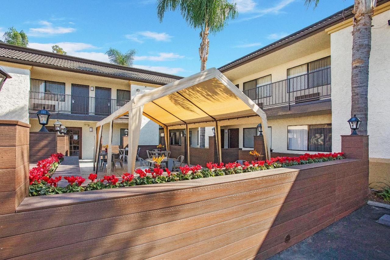 Stanford Inn&Suites Anaheim Exterior foto